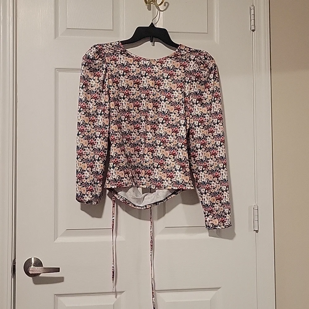 SHEIN VCAY Plus Floral Print Crisscross Tie Back Cutout - Picture 4 of 5